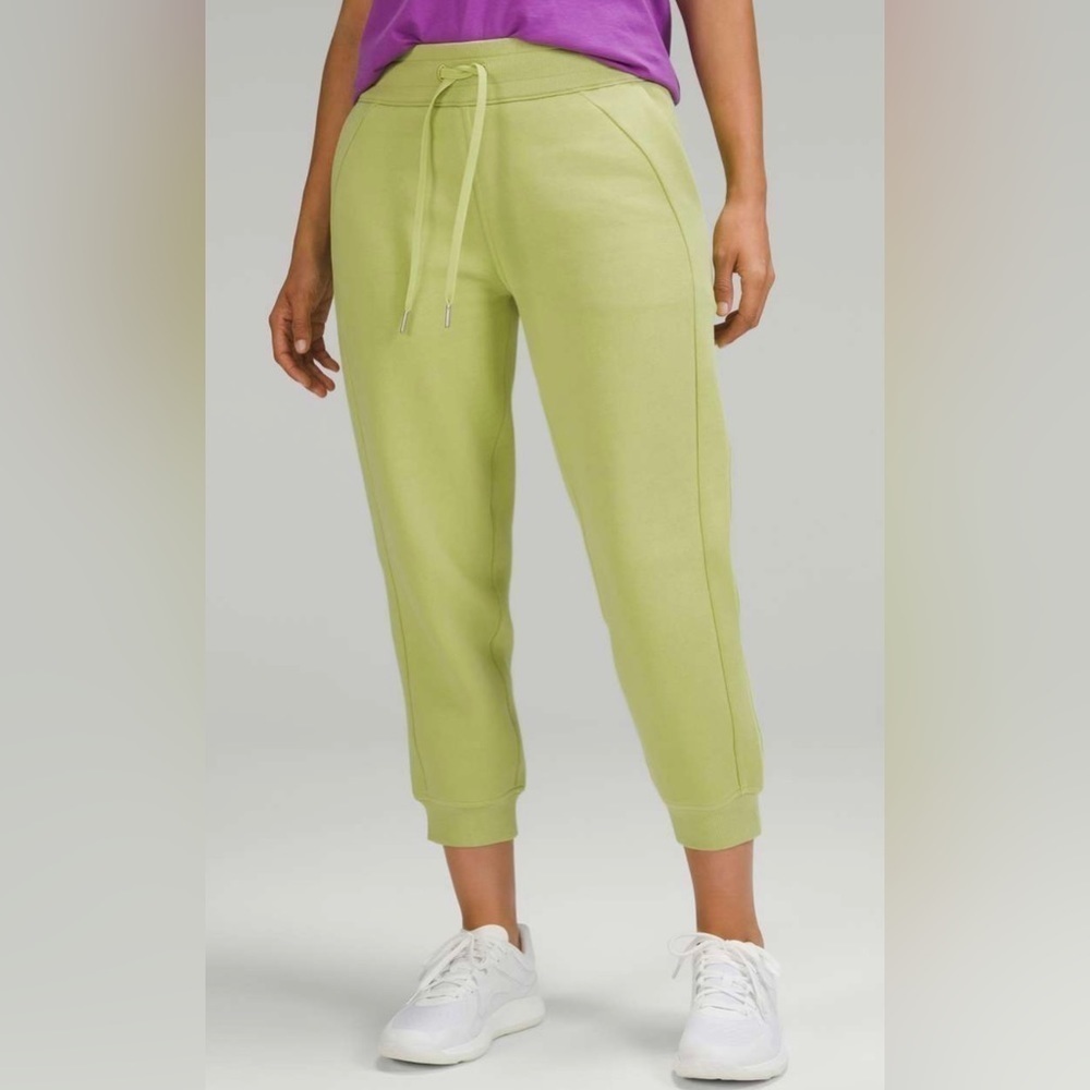 NWT Lululemon Scuba High-Rise Cropped Fleece Jogger Wasabi 4 Athletic Gym